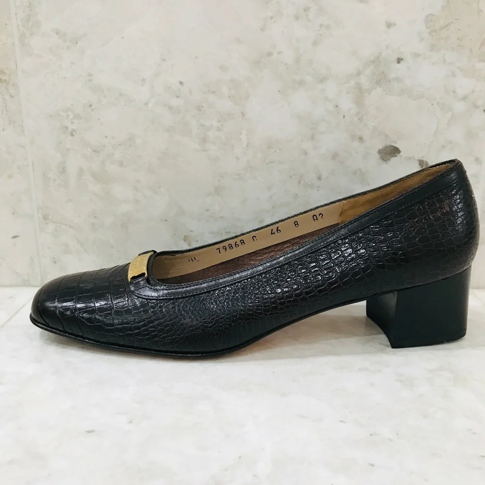 SALVATORE FERRAGAMO {8A2} Brown Embossed Leather Pumps - Picture 2 of 15